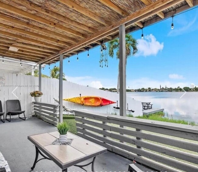 2421 SW 58th Manor in Fort Lauderdale, FL - Building Photo - Building Photo