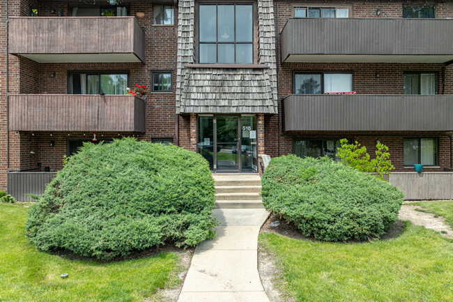 Timber Ridge Condominiums in Carol Stream, IL - Foto de edificio - Building Photo