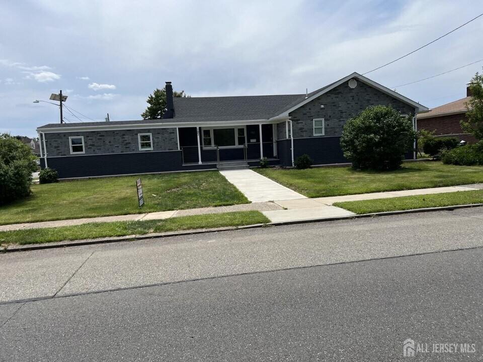 197 Carteret Ave in Carteret, NJ - Building Photo