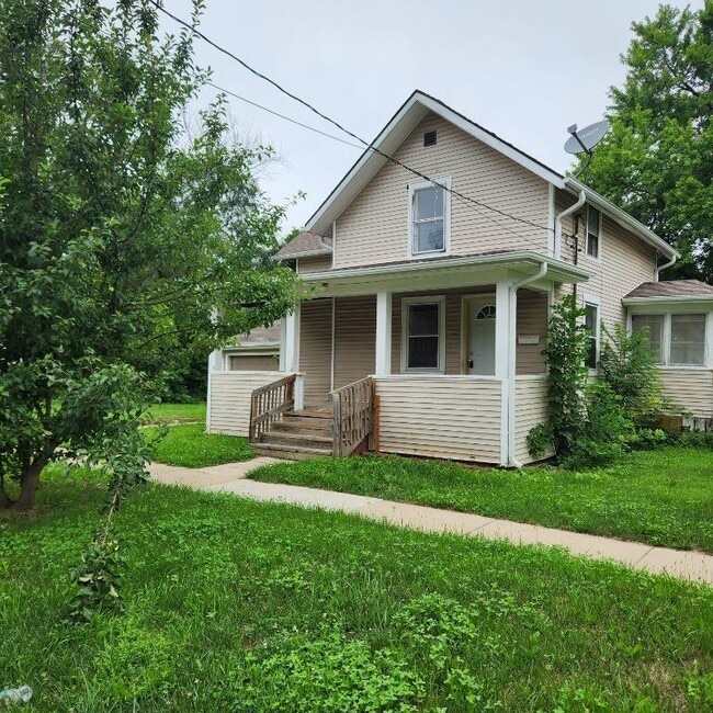 2411 Andrews St in Rockford, IL - Building Photo - Building Photo