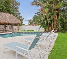 4810 Johnson St in Hollywood, FL - Building Photo