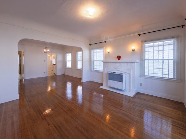 649 N Irving Blvd in Los Angeles, CA - Building Photo - Building Photo