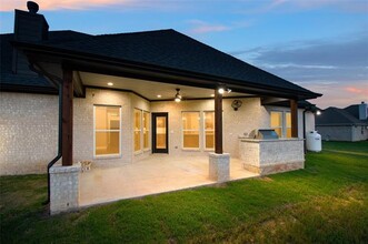 25 Co Rd 381 in Gainesville, TX - Foto de edificio - Building Photo