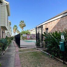 8718 Victorian Village Dr in Houston, TX - Building Photo - Building Photo