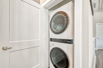 882 Fortune St in Houston, TX - Foto de edificio - Building Photo