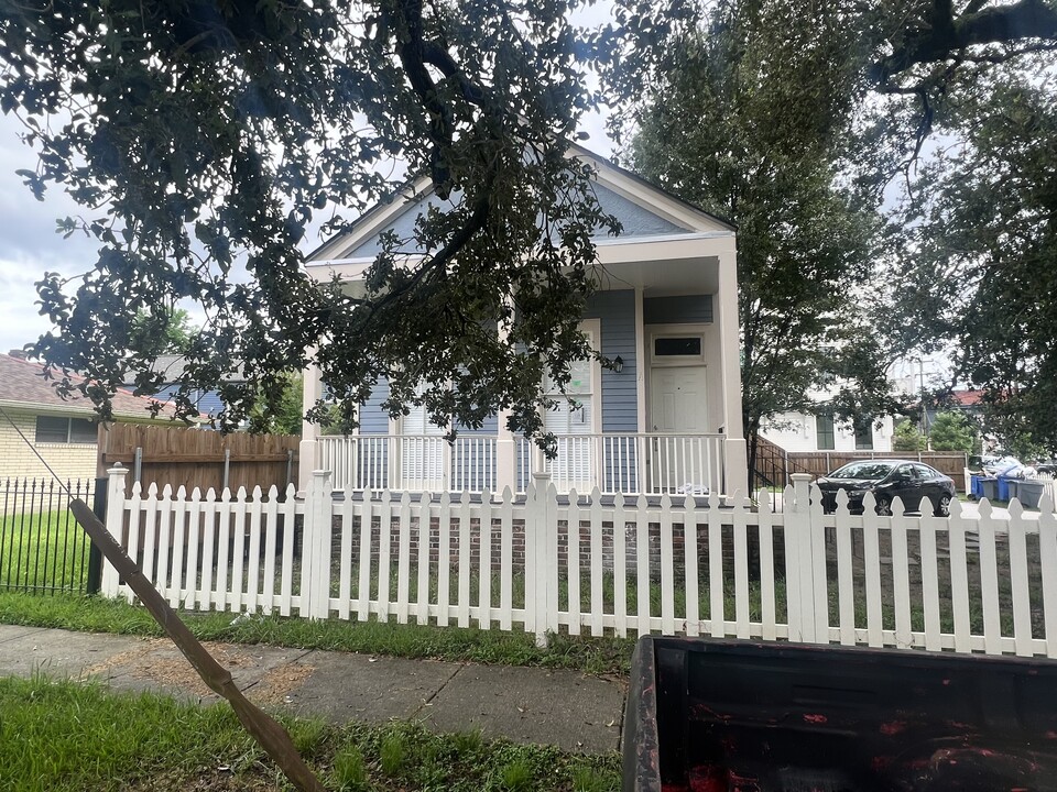 2535 Upperline St, Unit C in New Orleans, LA - Foto de edificio