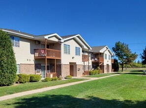 Bridgewood Golf Estates in Neenah, WI - Foto de edificio - Building Photo