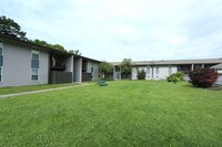 Building Photo - Willowbrook Apartamentos in Louisville, Kentucky