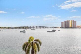 1025 Sugar Sands Blvd, Unit 360 in Riviera Beach, FL - Foto de edificio - Building Photo