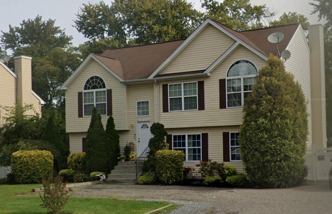 87 3rd Ave, Unit First floor