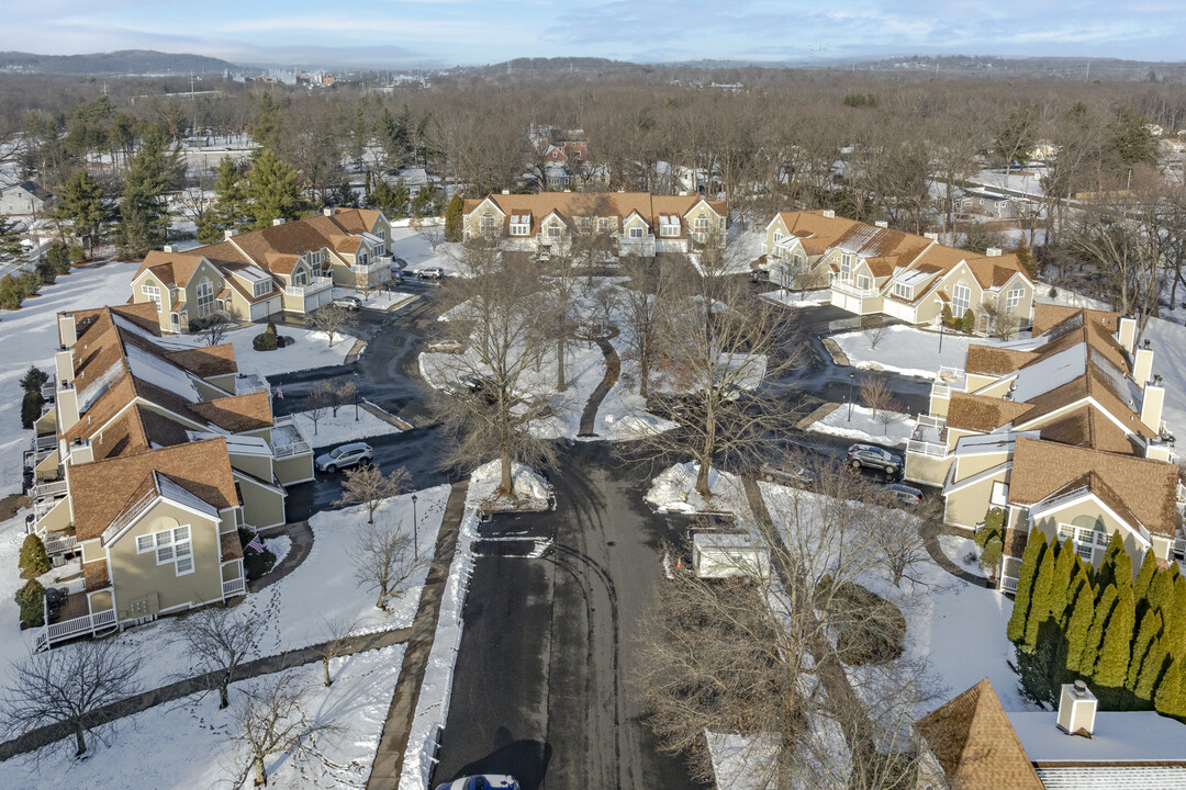 Oak Brook Estates in North Haven, CT - Building Photo