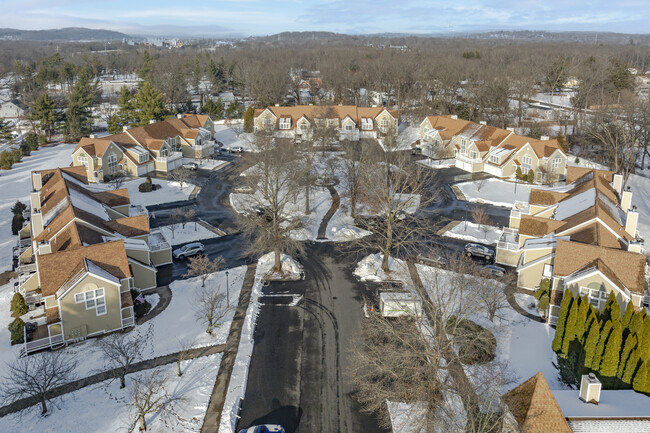 Oak Brook Estates in North Haven, CT - Foto de edificio - Building Photo