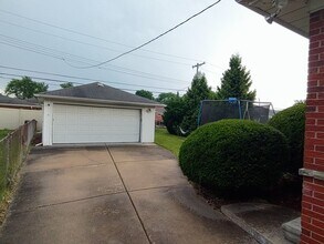 17696 Veronica Ave in Eastpointe, MI - Building Photo - Building Photo