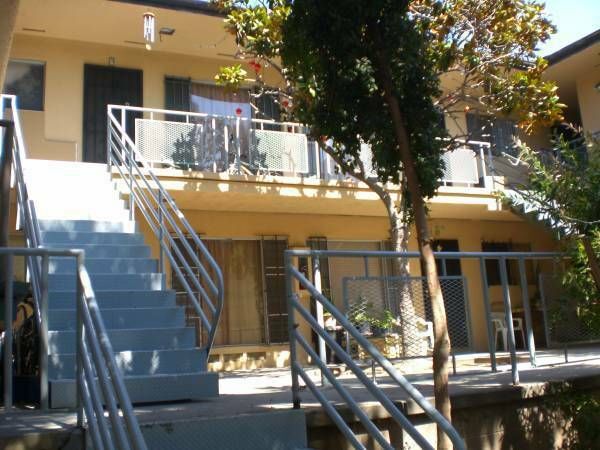 4106 Rosewood Ave in Los Angeles, CA - Building Photo
