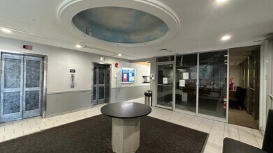 7234 W North Ave, Unit 703 in Elmwood Park, IL - Building Photo - Building Photo