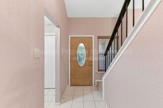 8819 Kindlewood Dr in Houston, TX - Foto de edificio - Building Photo