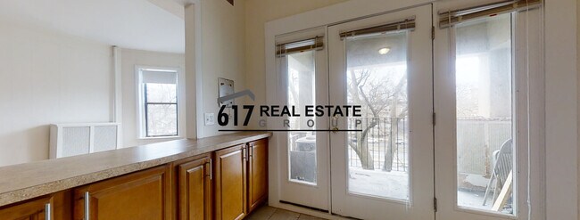 1131 Commonwealth Ave in Boston, MA - Building Photo - Building Photo