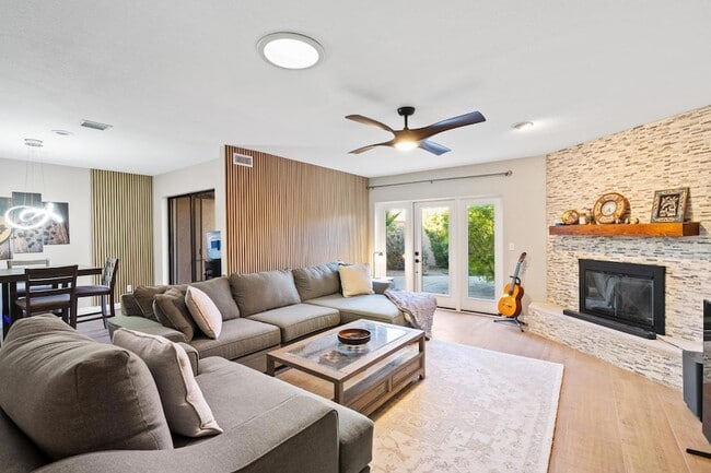 property at 8178 Via de Ln