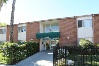 7523 Alabama Ave in Canoga Park, CA - Building Photo - Building Photo