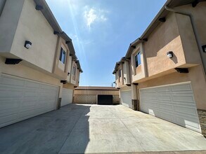 204 S Rose Ave, Unit A in Compton, CA - Building Photo - Building Photo