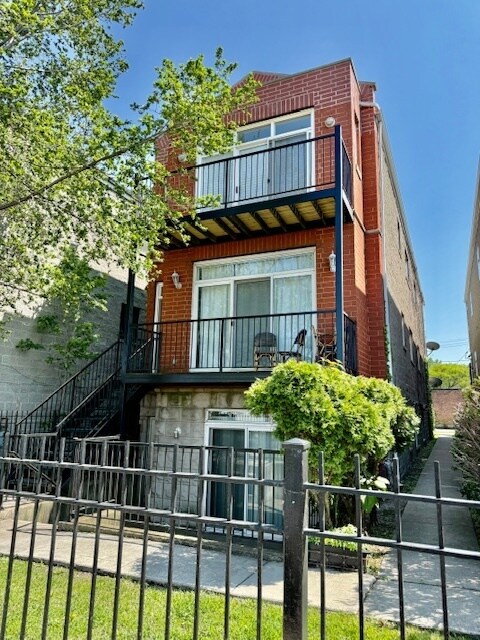 2709 W Congress Pkwy in Chicago, IL - Building Photo