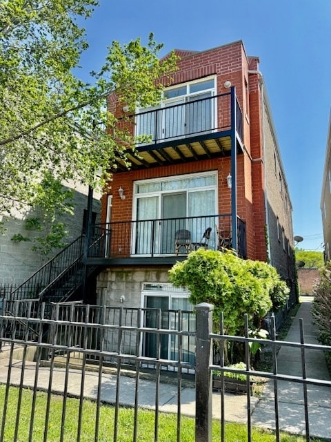 property at 2709 W Congress Pkwy