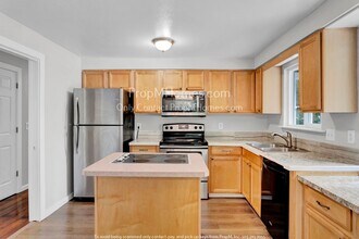 537 SW 19th Pl in Troutdale, OR - Building Photo - Building Photo