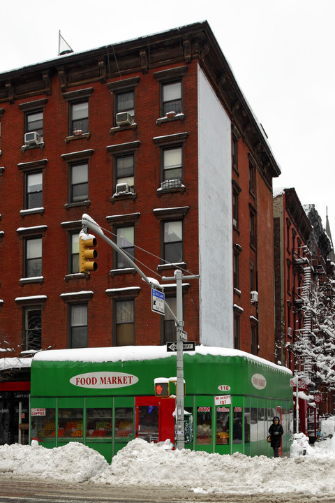 118 1st Ave in New York, NY - Building Photo