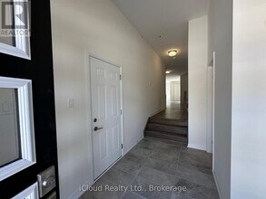 77 Mckernan Ave. in Brantford, ON - Building Photo - Building Photo