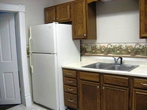 634 S Poplar St in Ottawa, KS - Building Photo - Building Photo