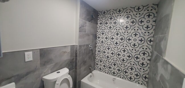 1075 Sanford Ave, Unit Unit 3 in Irvington, NJ - Foto de edificio - Building Photo