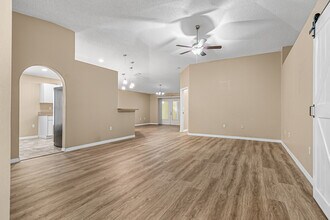 1528 Vista Lake Cir in Melbourne, FL - Building Photo - Building Photo