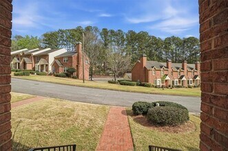 2600 Holcomb Springs Dr in Alpharetta, GA - Foto de edificio - Building Photo