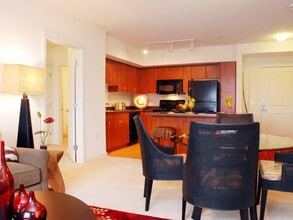 10410 NE 2nd St, Unit SI ID1506181P in Bellevue, WA - Building Photo - Building Photo