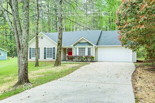 4469 White City Rd in College Park, GA - Building Photo