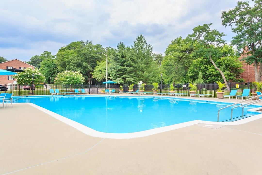 Arbor Park of Alexandria in Alexandria, VA - Building Photo