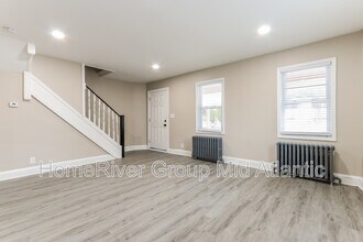 821 Mt Holly St in Baltimore, MD - Foto de edificio - Building Photo