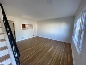 752 Layton Dr in Union, NJ - Building Photo - Building Photo