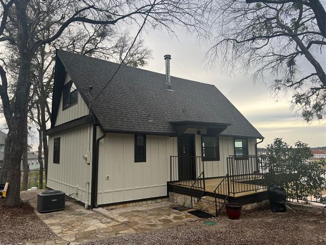 property at 2331 Live Oak Cir