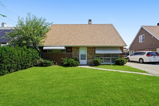 property at 17007 Oakwood Ave