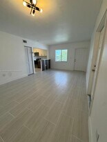 800 NW 44th Ave in Miami, FL - Building Photo