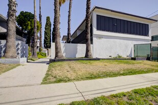 12817 Barbara Ann St, Unit Unit 5 in North Hollywood, CA - Building Photo