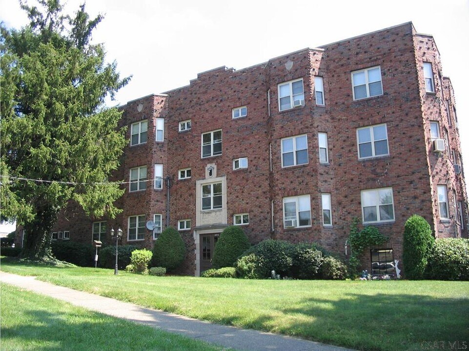 304 Thoburn St in Johnstown, PA - Building Photo