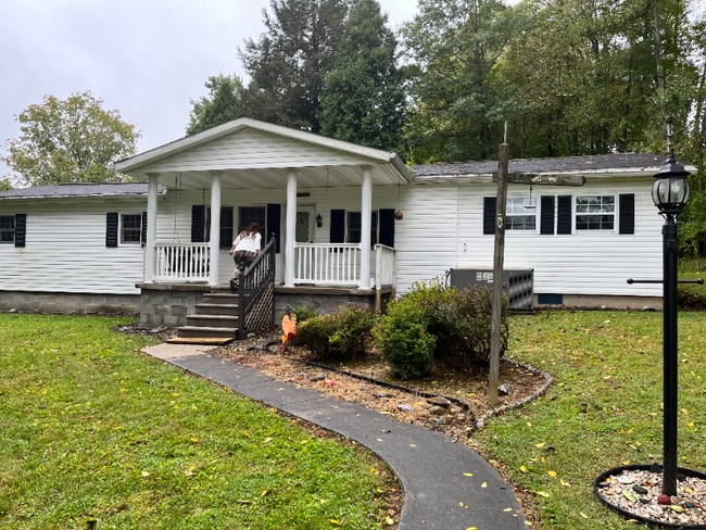 2259 Hood Ave in Shinnston, WV - Building Photo - Building Photo