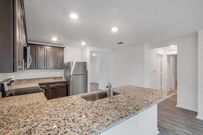 2 Frank Pl in Palm Coast, FL - Building Photo - Building Photo