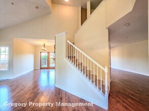 12026 89th Pl NE in Kirkland, WA - Building Photo - Building Photo