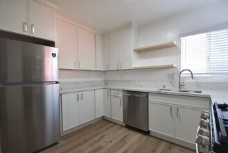 10855 Morrison St in Los Angeles, CA - Foto de edificio - Building Photo