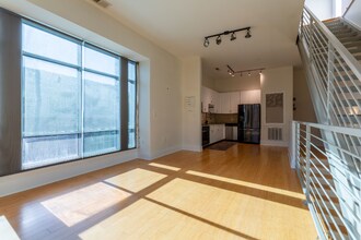 2133 Southend Dr in Charlotte, NC - Foto de edificio - Building Photo