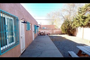 525 Mesilla St SE in Albuquerque, NM - Building Photo