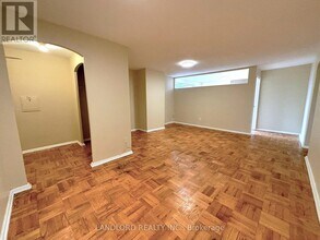 2696-2696 Lake Shore Blvd W in Toronto, ON - Building Photo - Building Photo